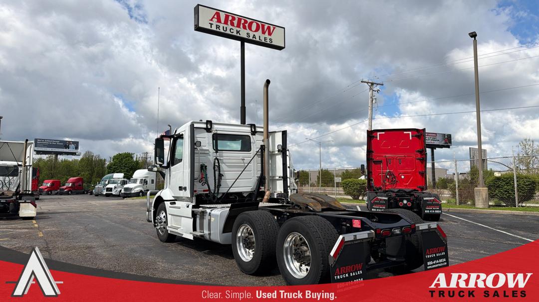 2023 Volvo VOLVO VNR64T DAY CAB