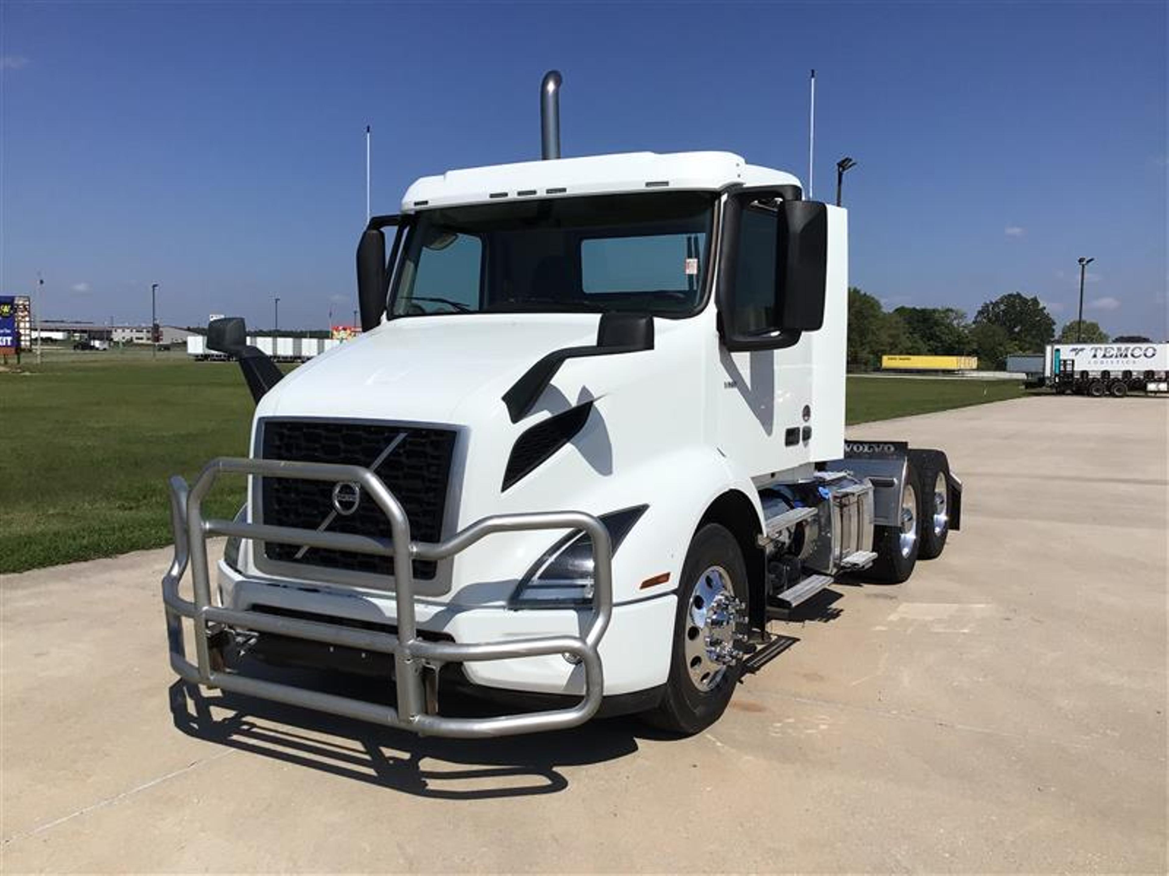 2022 Volvo VOLVO VNR64T DAY CAB