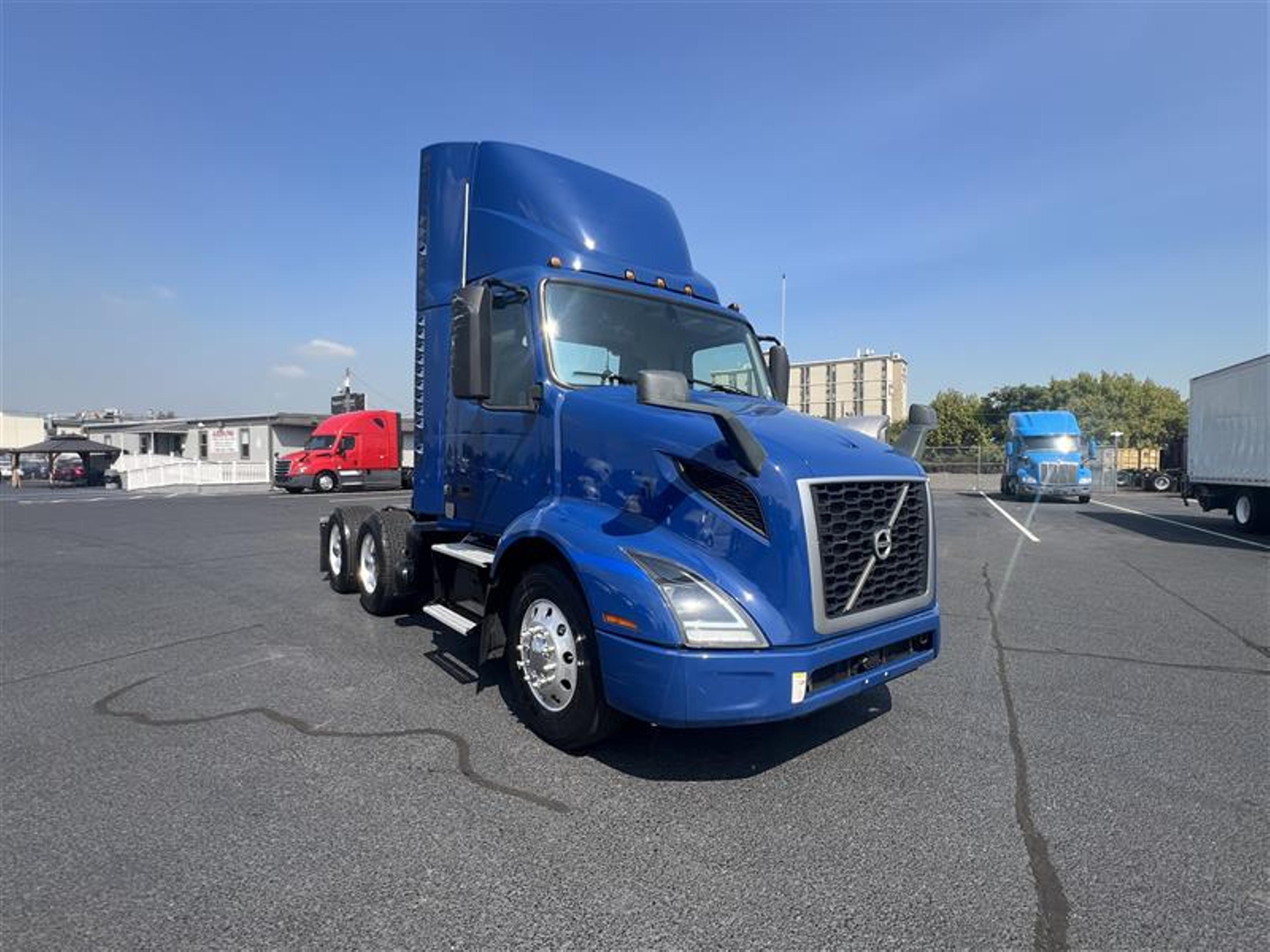 2020 Volvo VNR 300