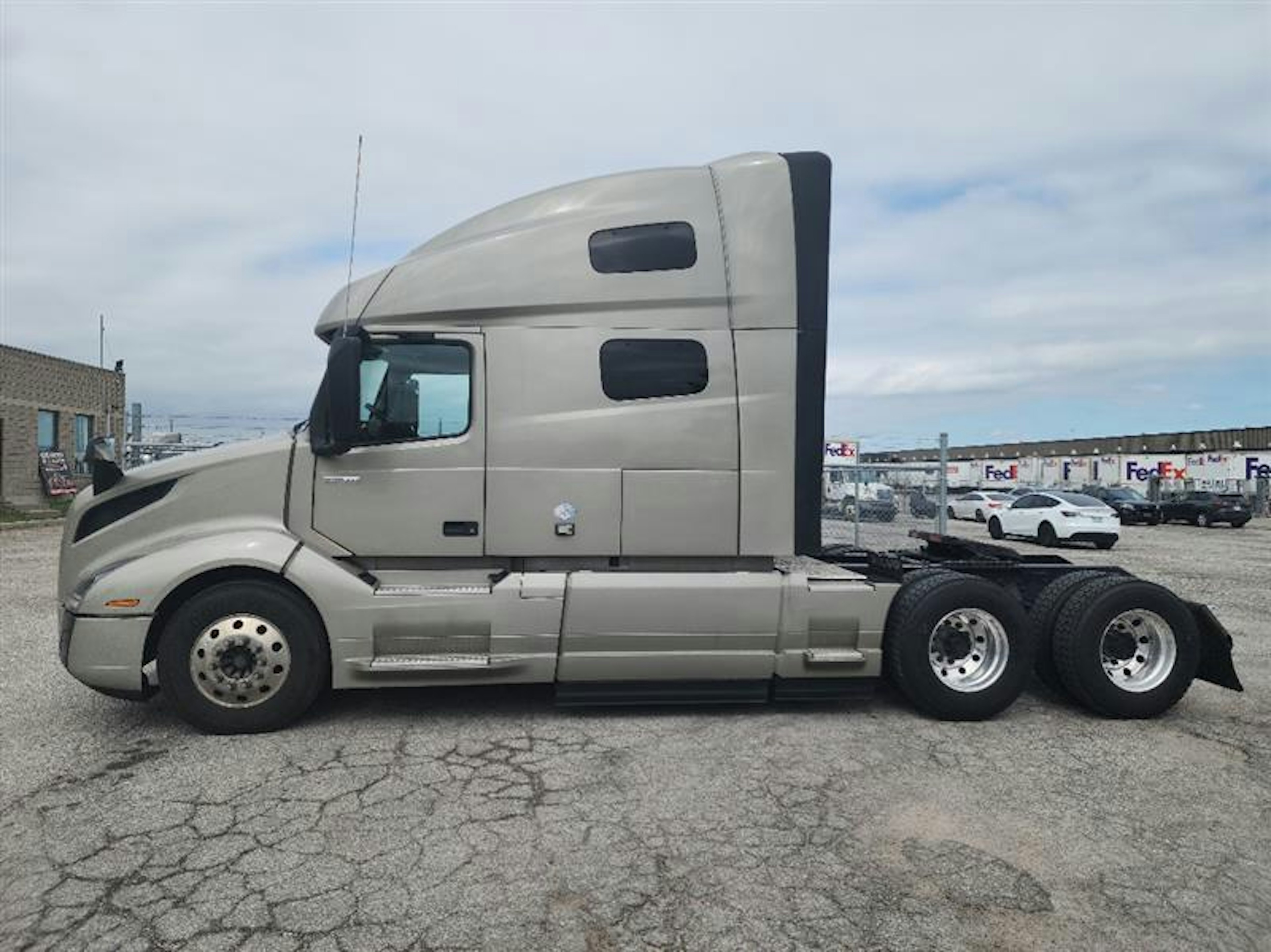 2021 Volvo VNL 760