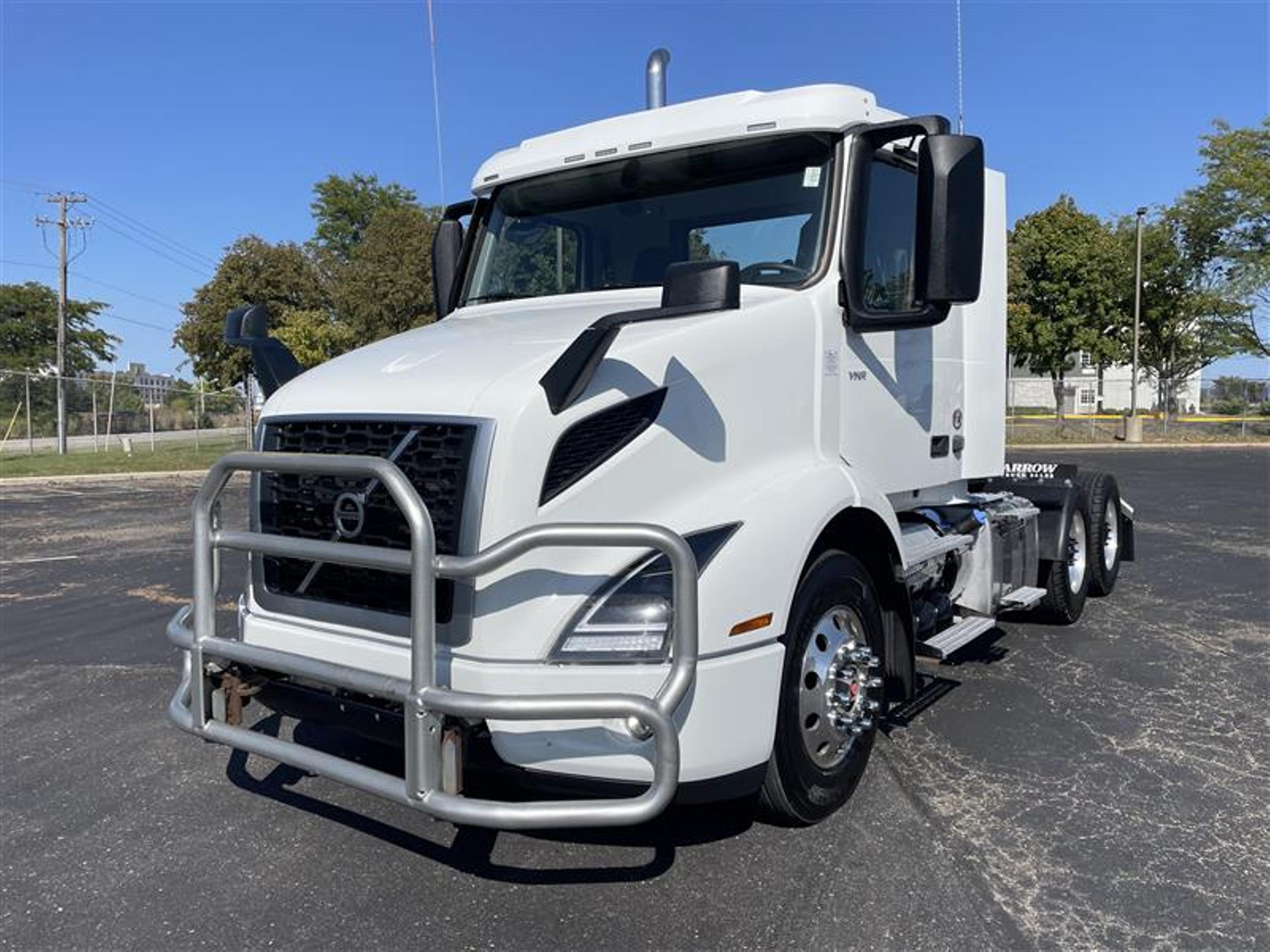 2022 Volvo VOLVO VNR64T DAY CAB