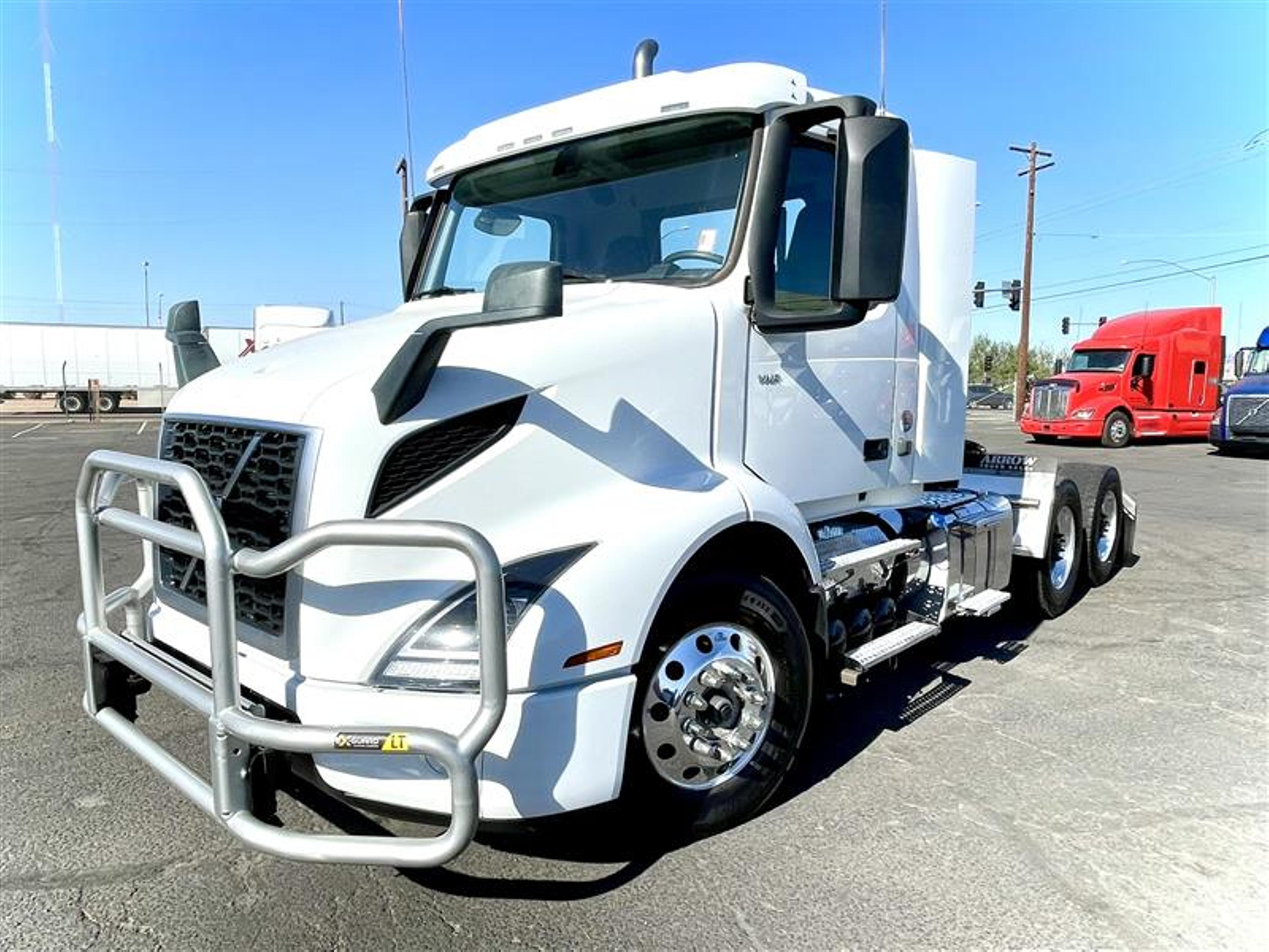 2022 Volvo VNR 300