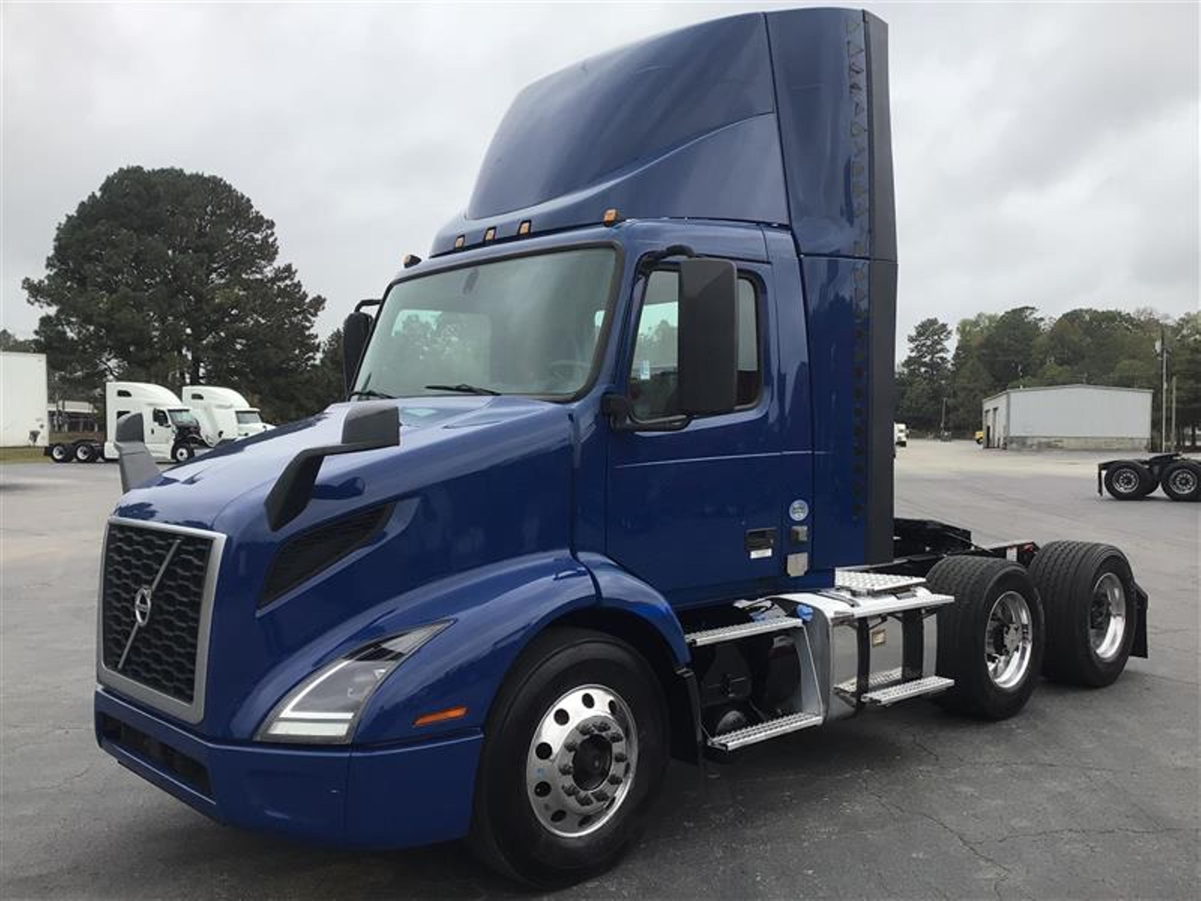 2020 Volvo VNR 300