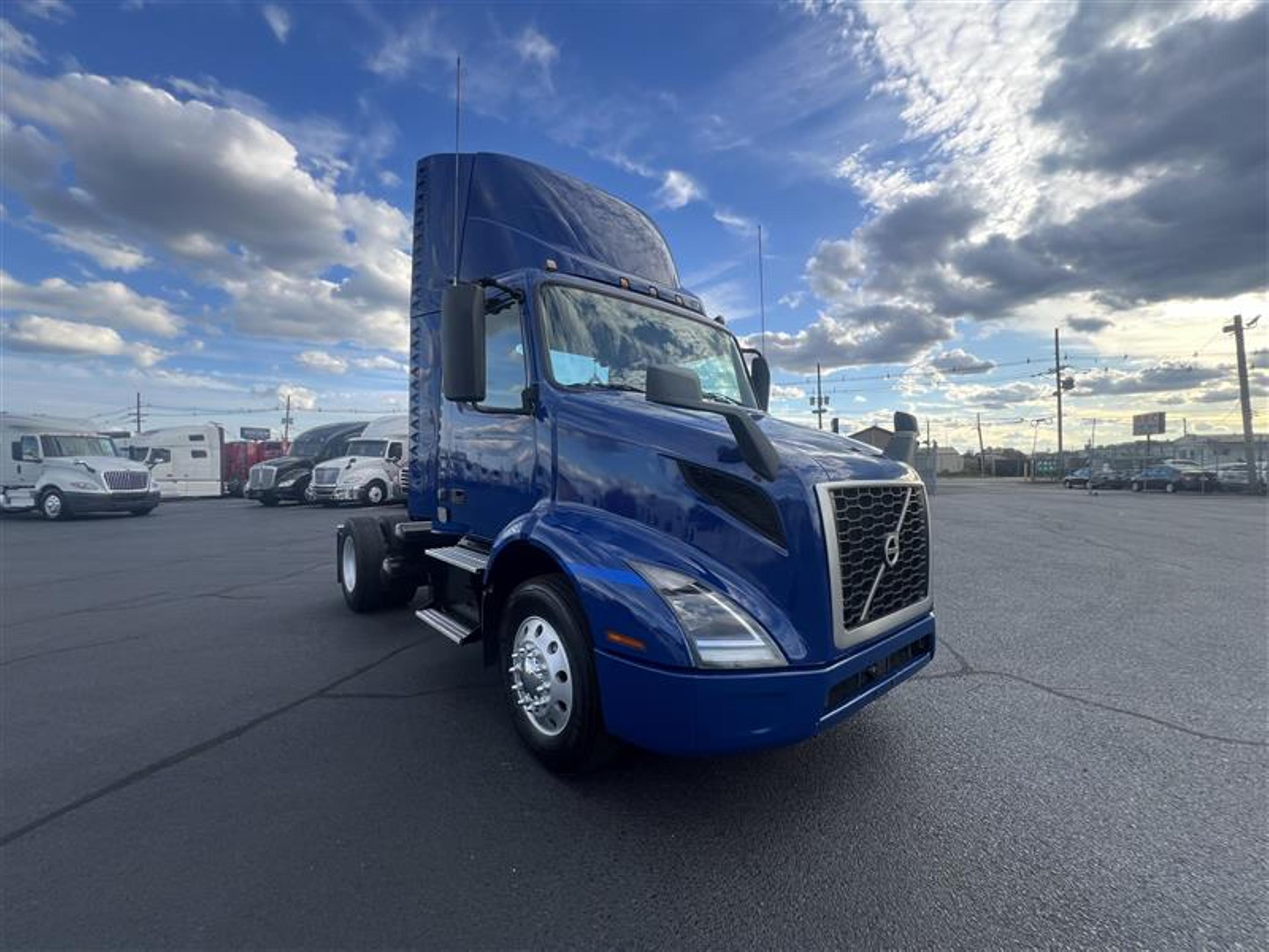 2020 Volvo VNR42T