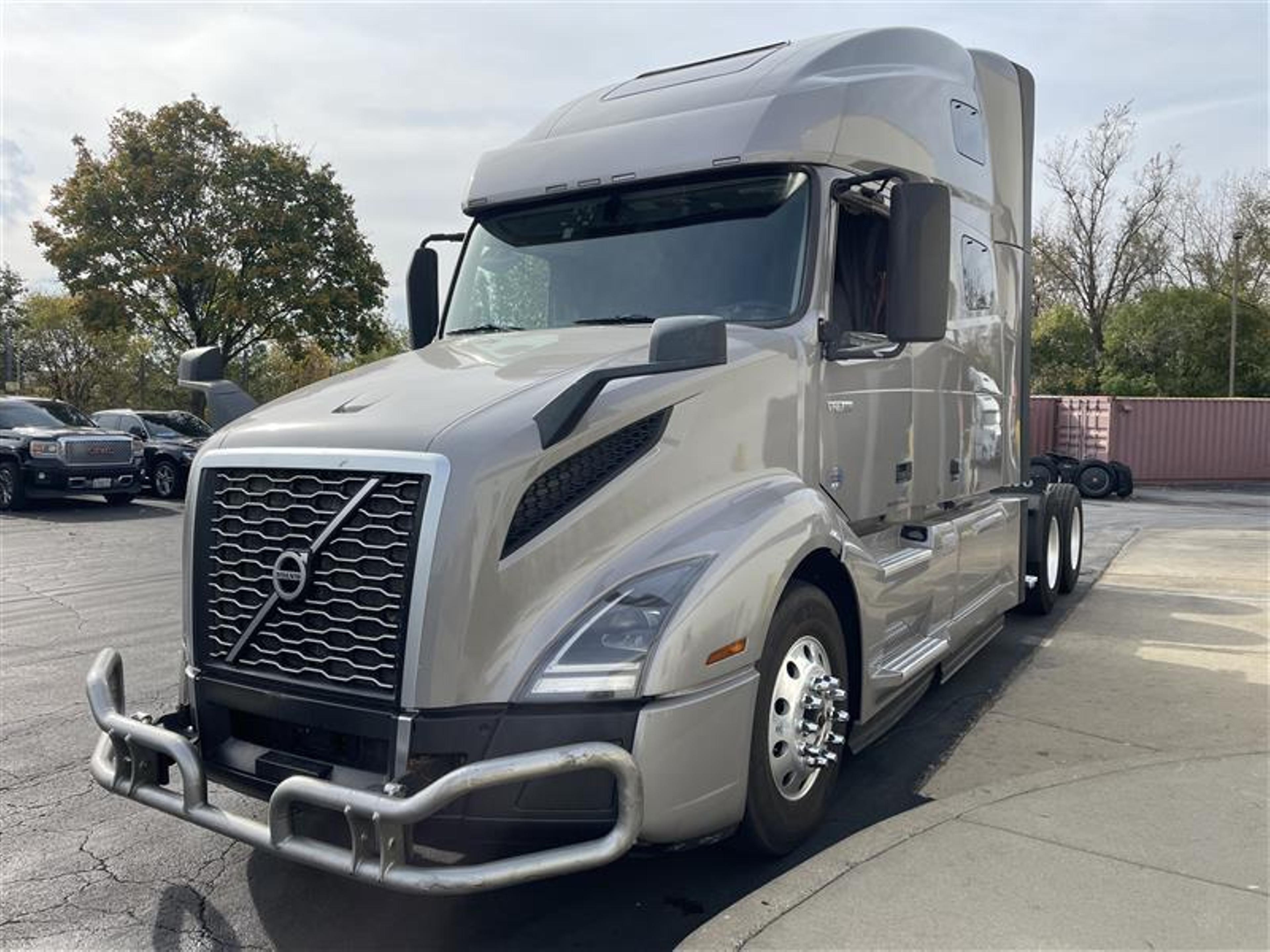 2021 Volvo VNL64T760