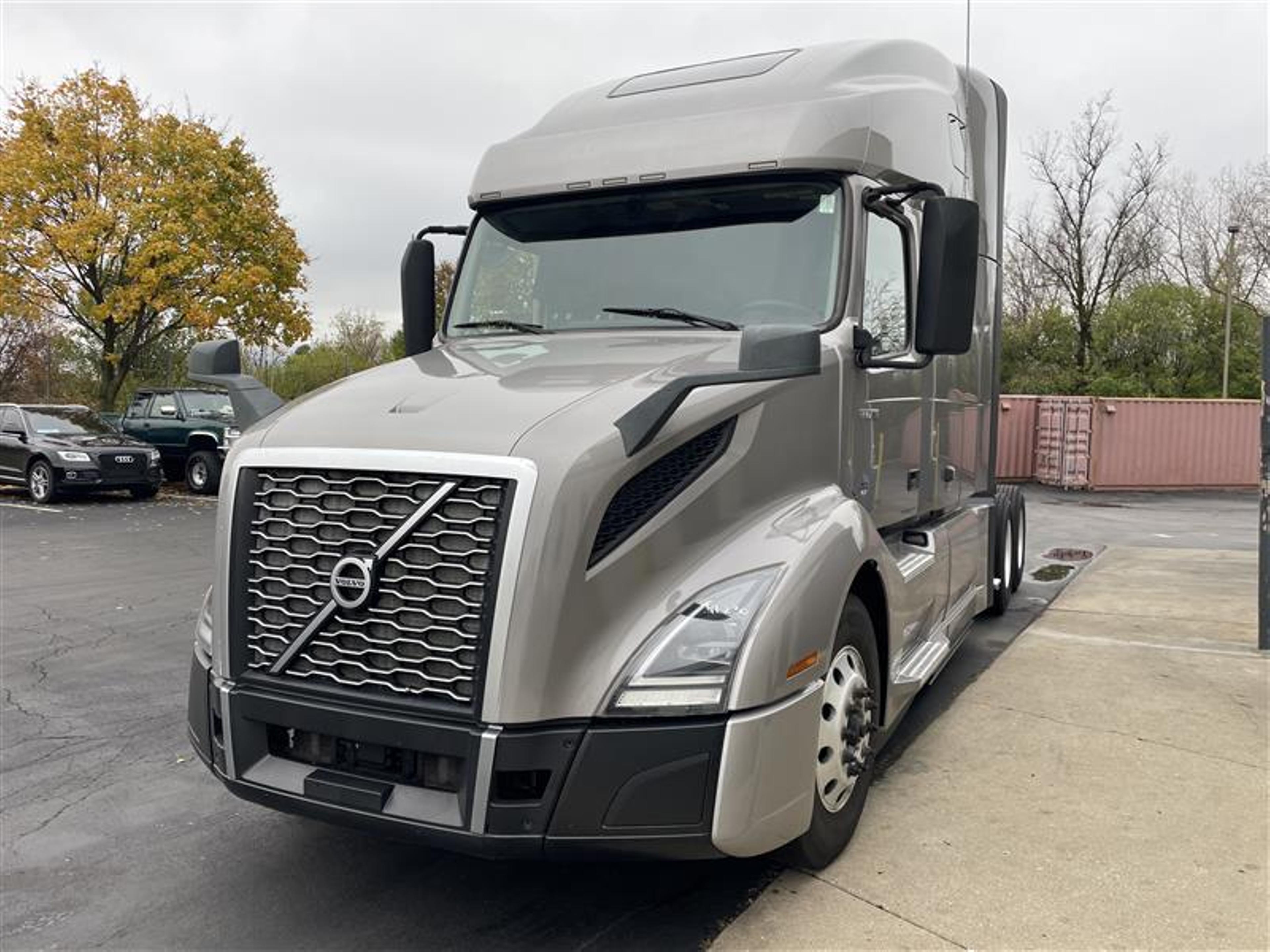 2021 Volvo VNL64T760