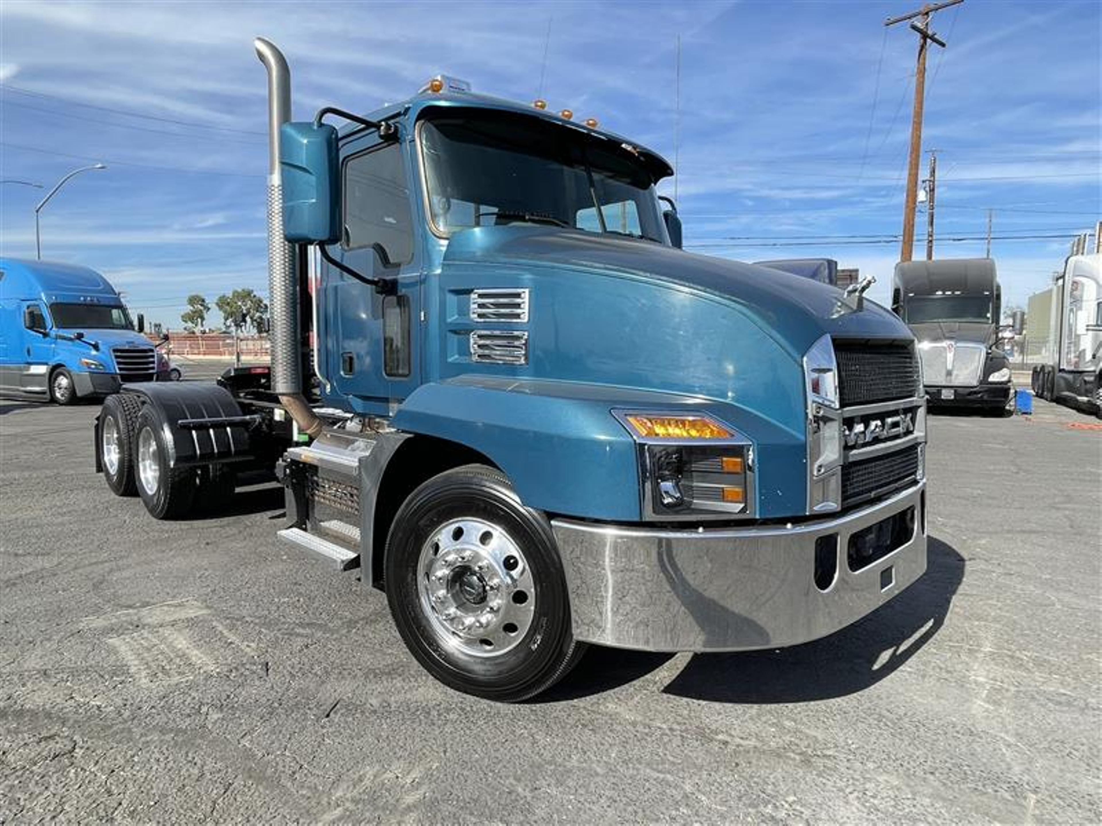 2021 Mack AN64T