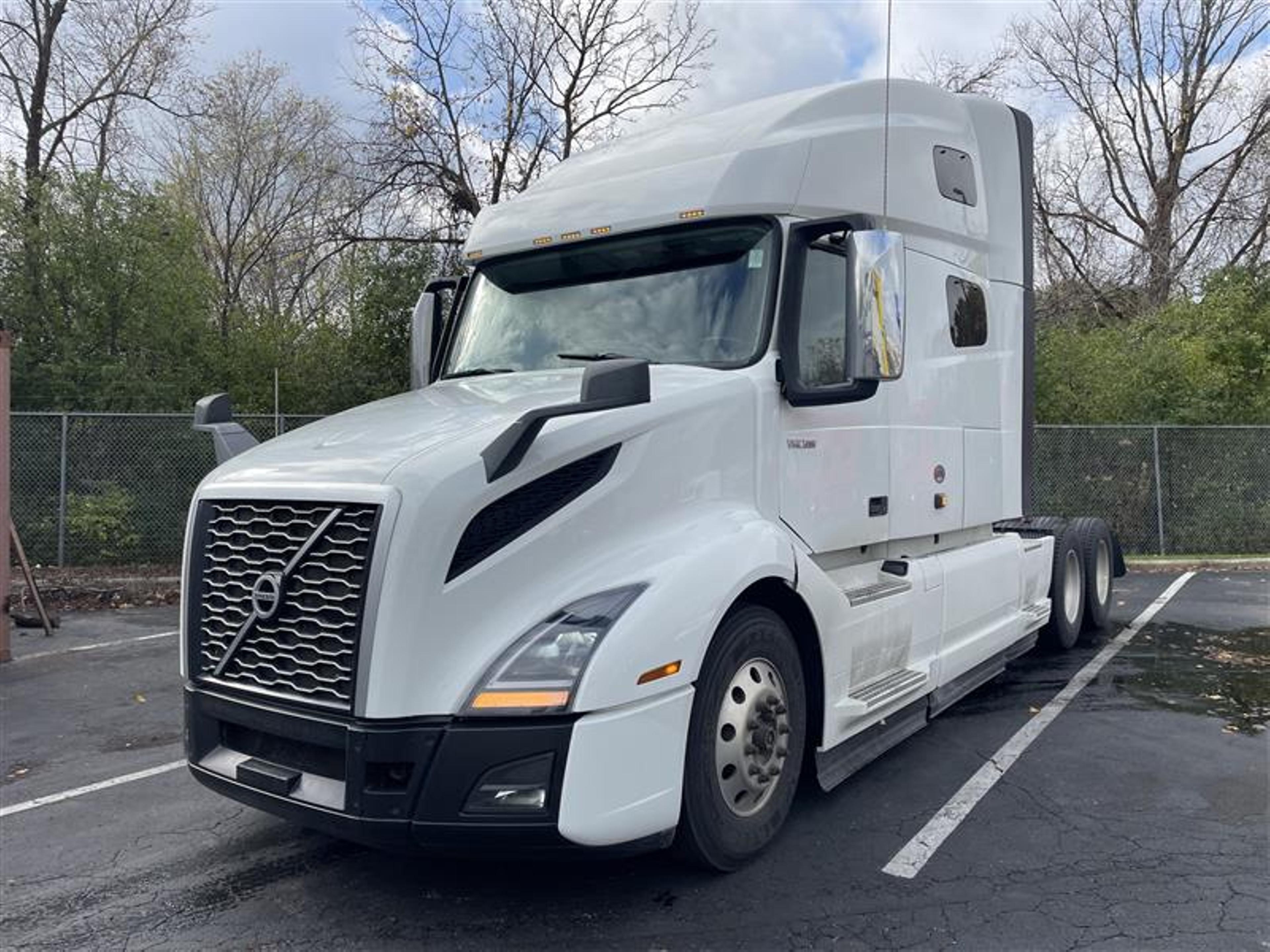 2021 Volvo VNL64T760