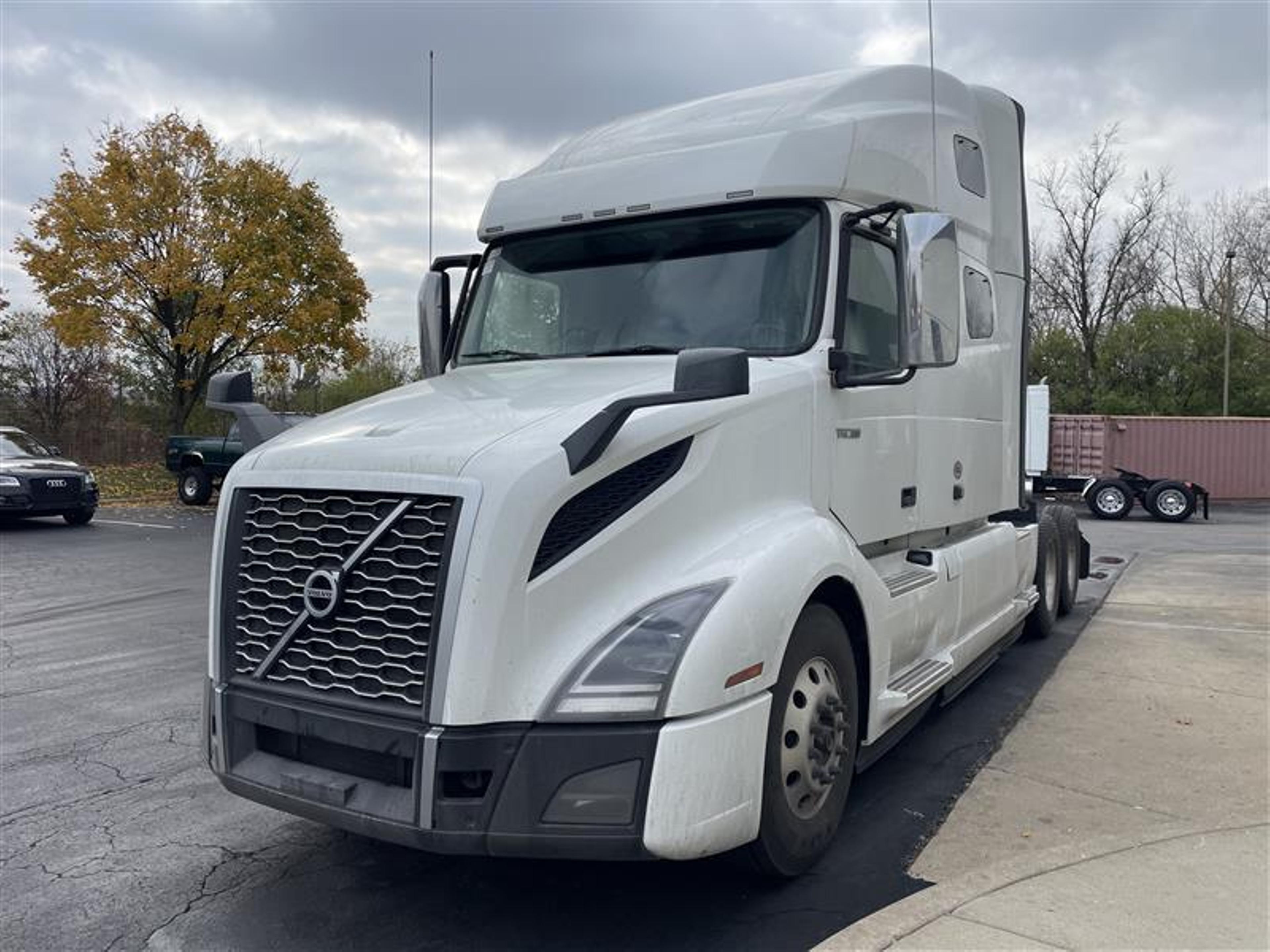 2021 Volvo VNL64T760