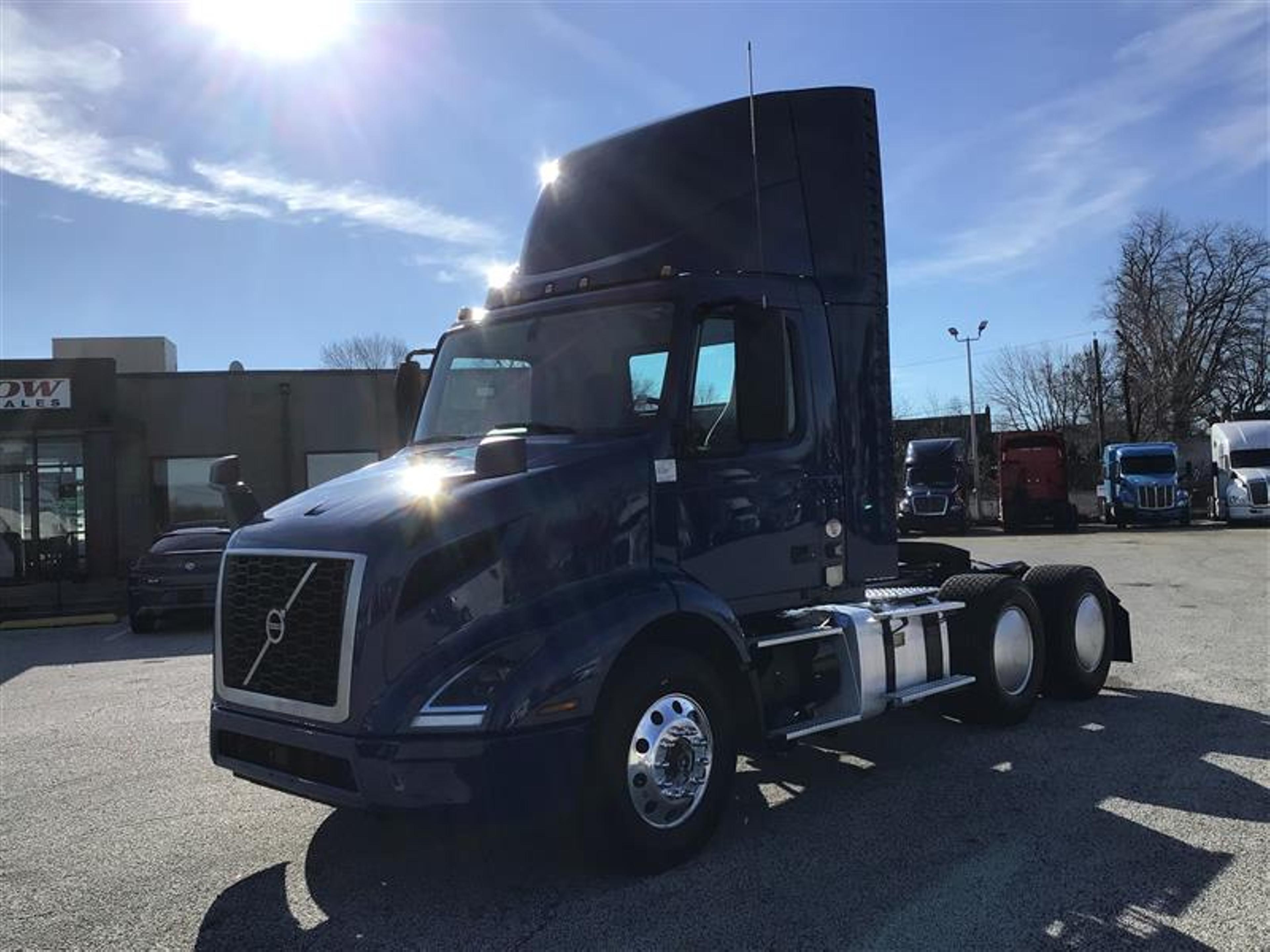 2020 Volvo VNR 300