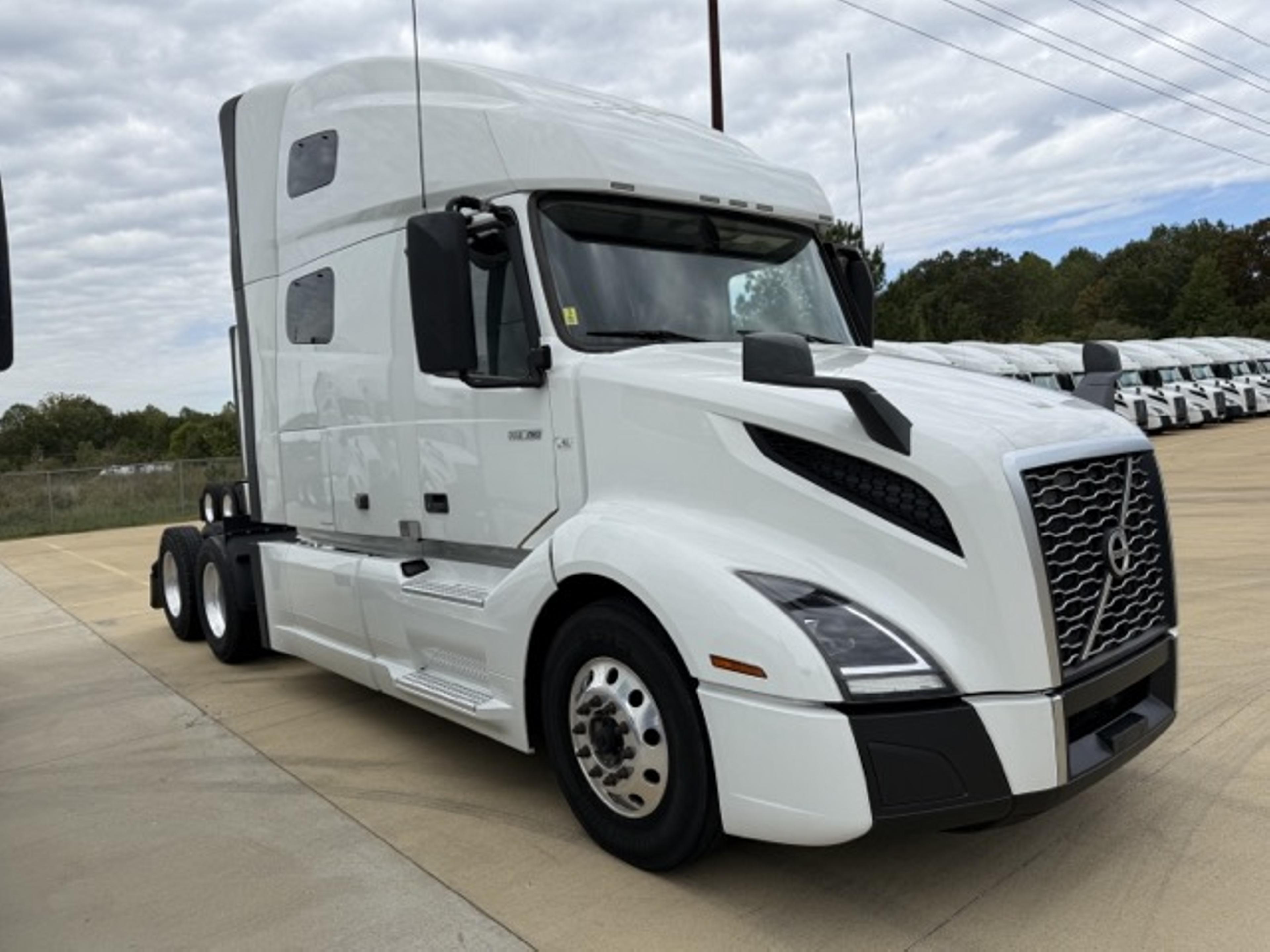 2021 Volvo VNL64T760