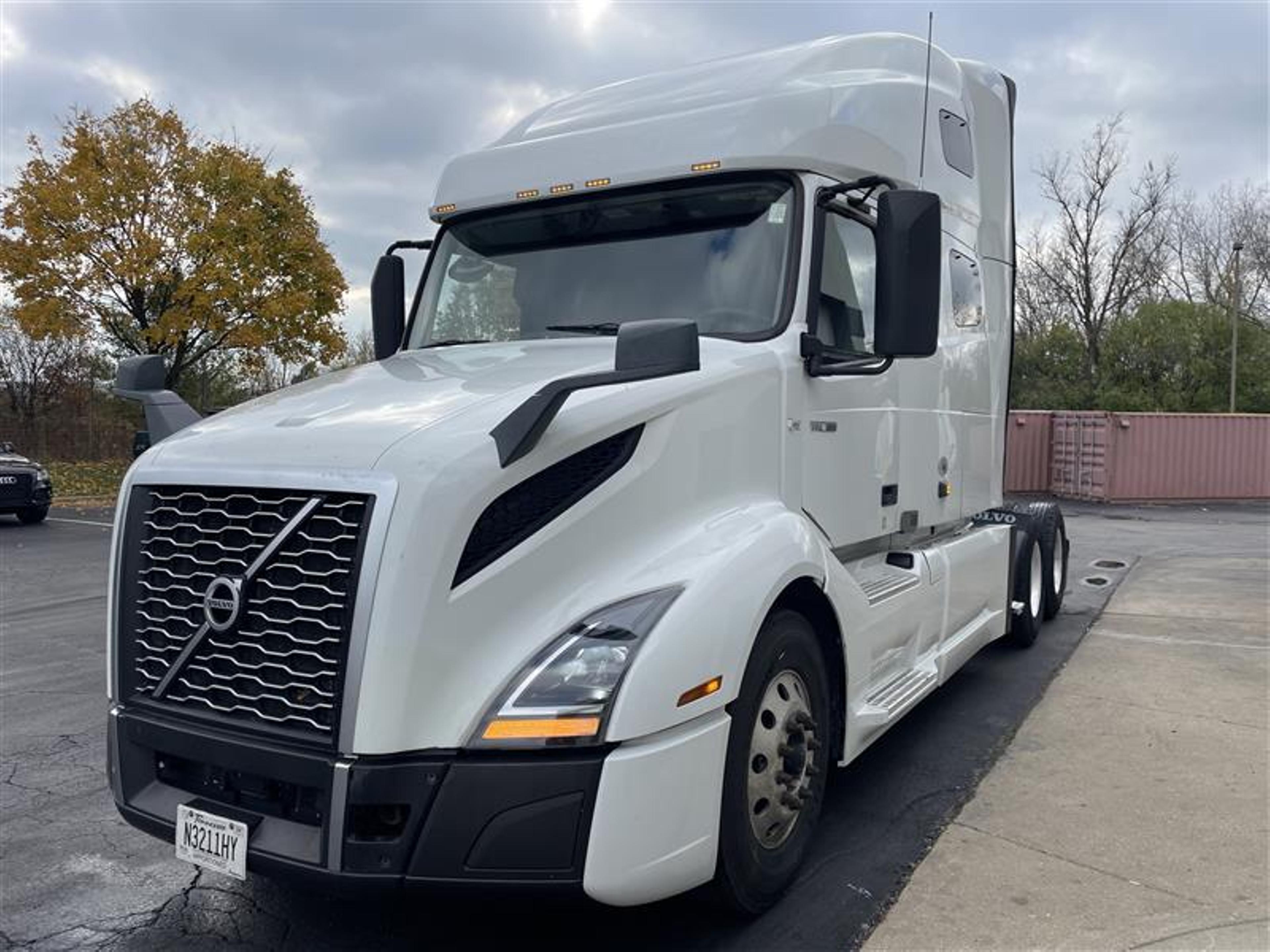 2021 Volvo VNL64T760