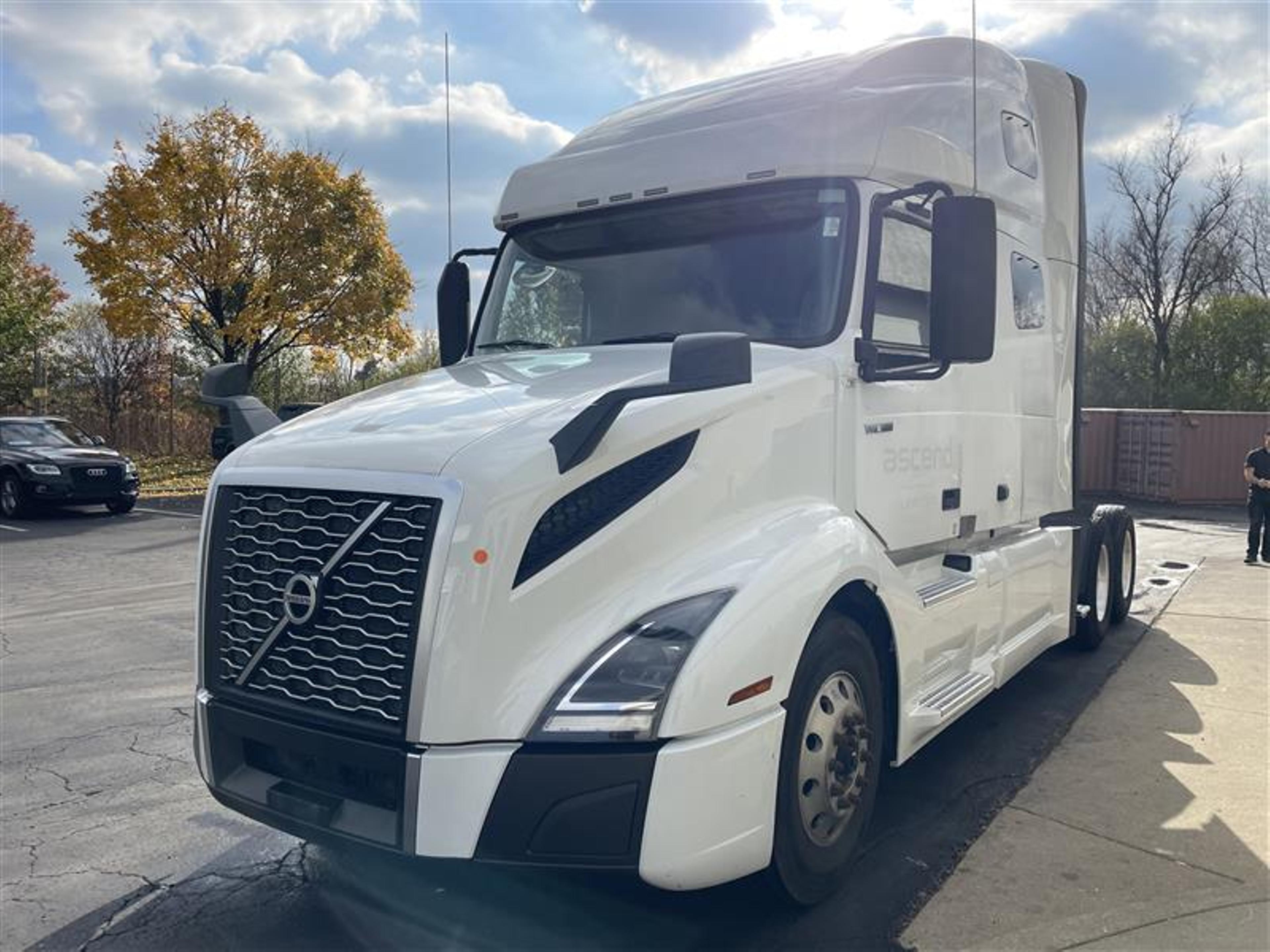 2021 Volvo VNL64T760