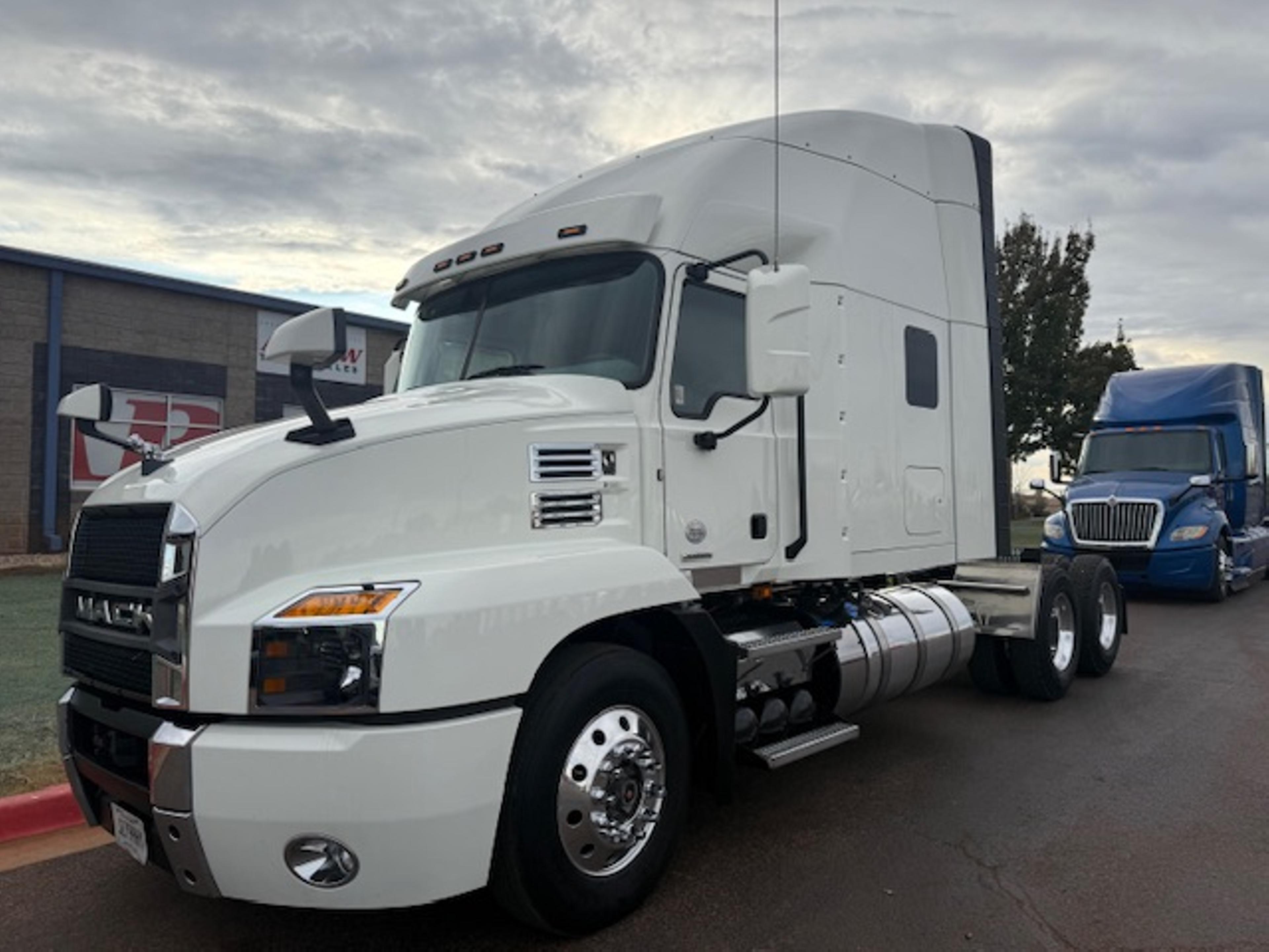 2020 Mack AN64T