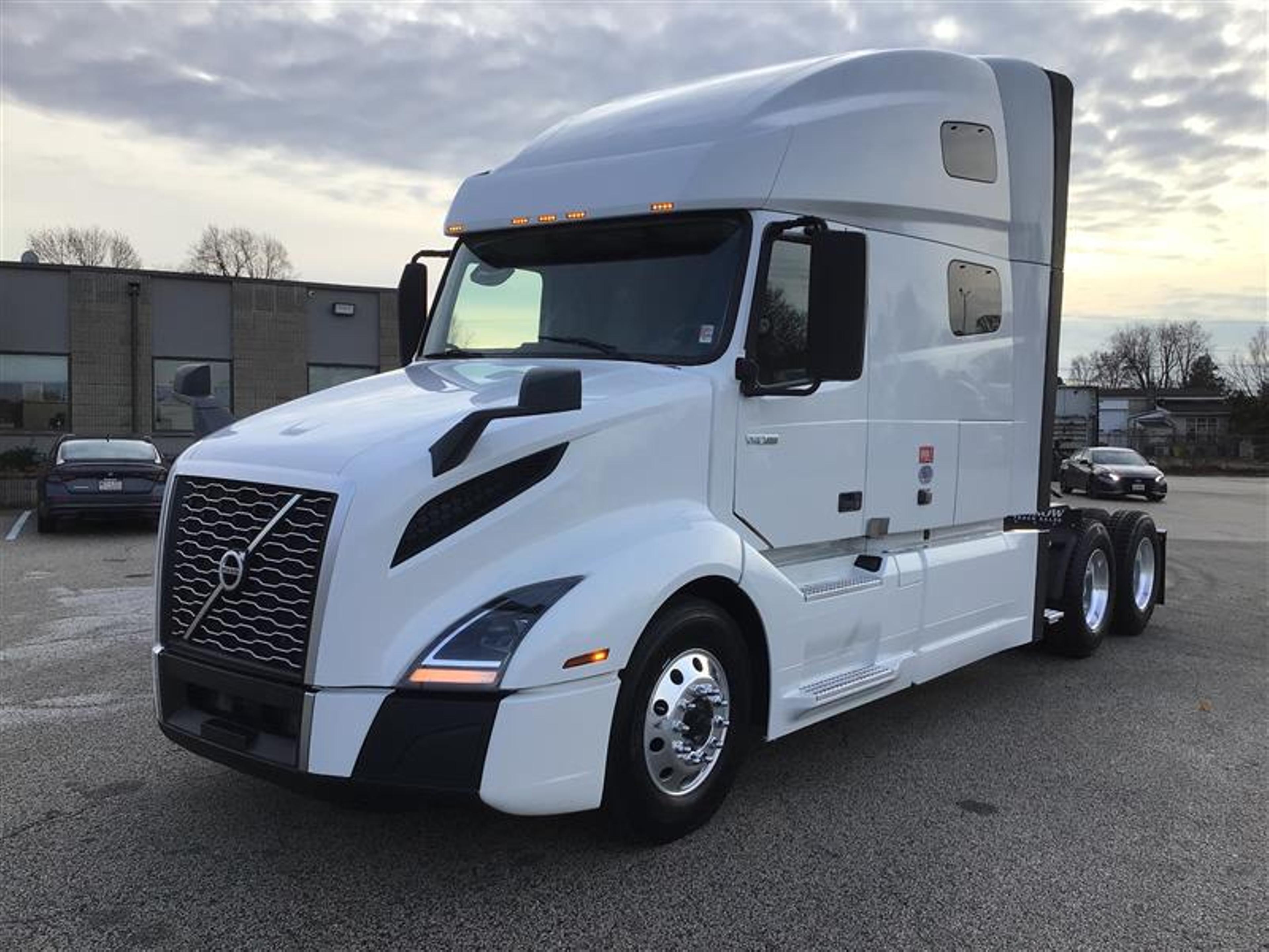 2021 Volvo VNL64T760