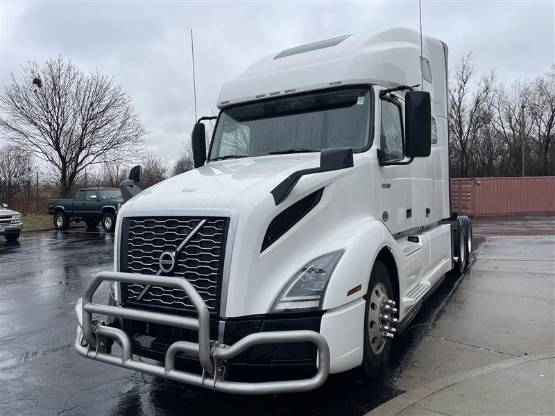 2021 Volvo VNL64T760