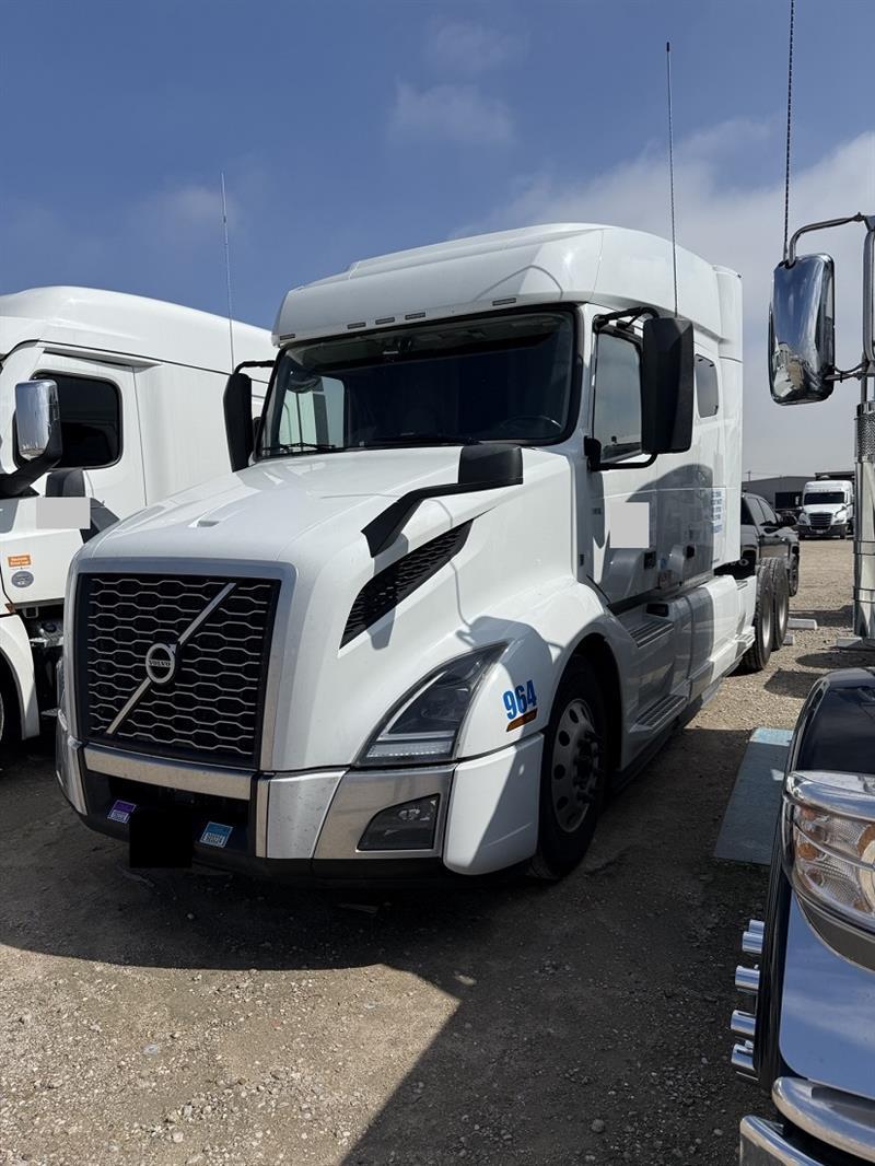 2022 Volvo VNL 740